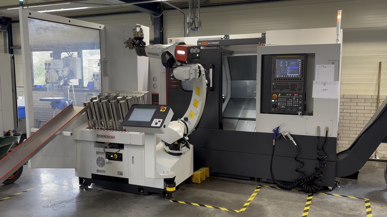 SMEC SL2000AY met RoboJob TurnAssist 200i